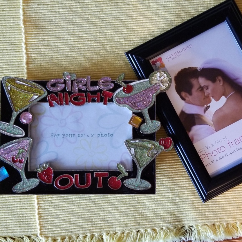 2 picture frames, - Picture 2 of 5